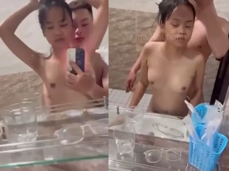 Thon gọn em cùng anh bồ đụ trước gương quay kỉ niệm